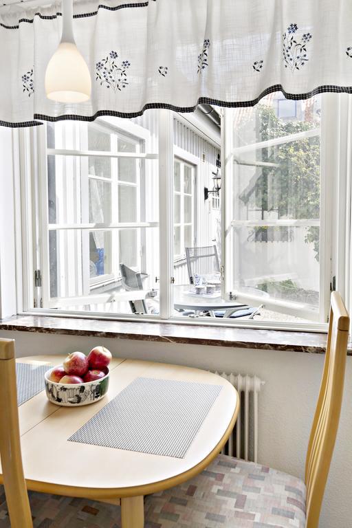 Charming Townhouse Villa อึสตัด ภายนอก รูปภาพ